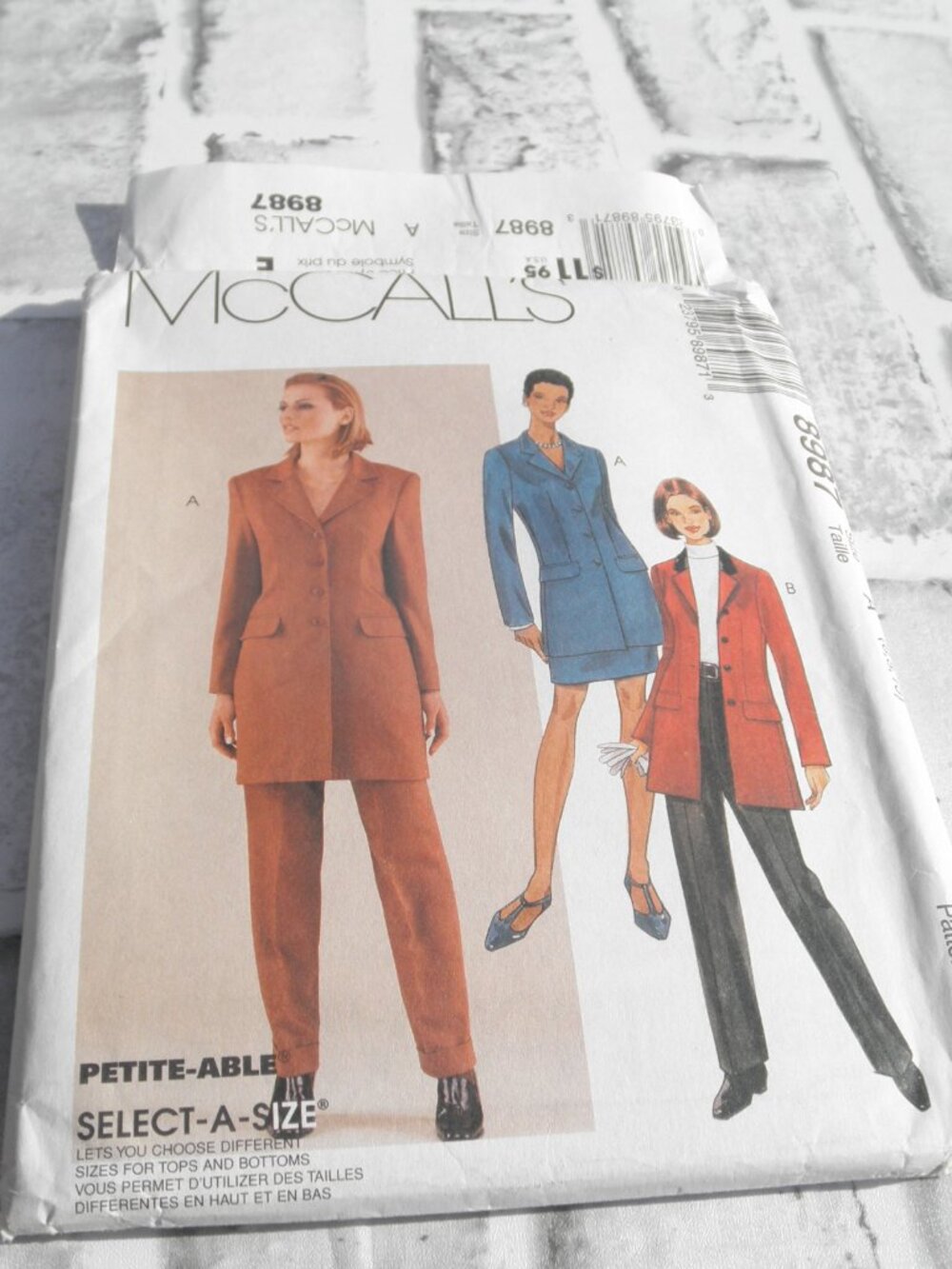 #8987, MCCALLS SEWING PATTERN JACKET, PANTS & SKIRT (22 PCS) (SIZE 6-8-10)